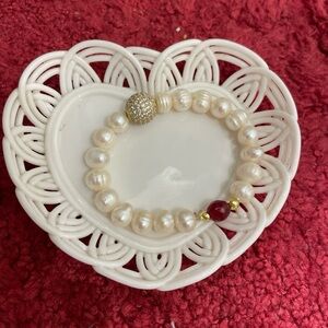 Elegant Pearl Bracelet with Gold Accents